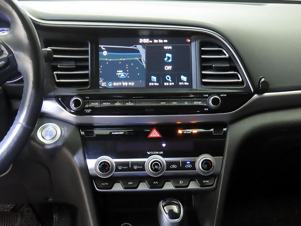 HYUNDAI Avante - Vista 11