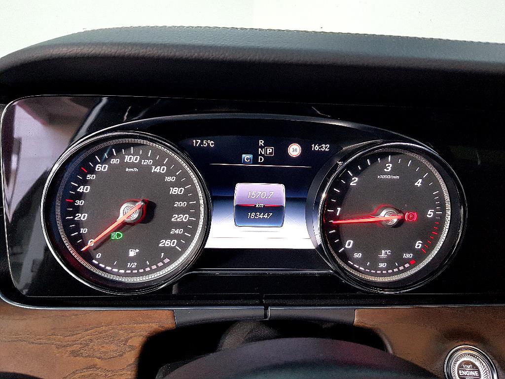 Mercedes Benz E class - Vista 7