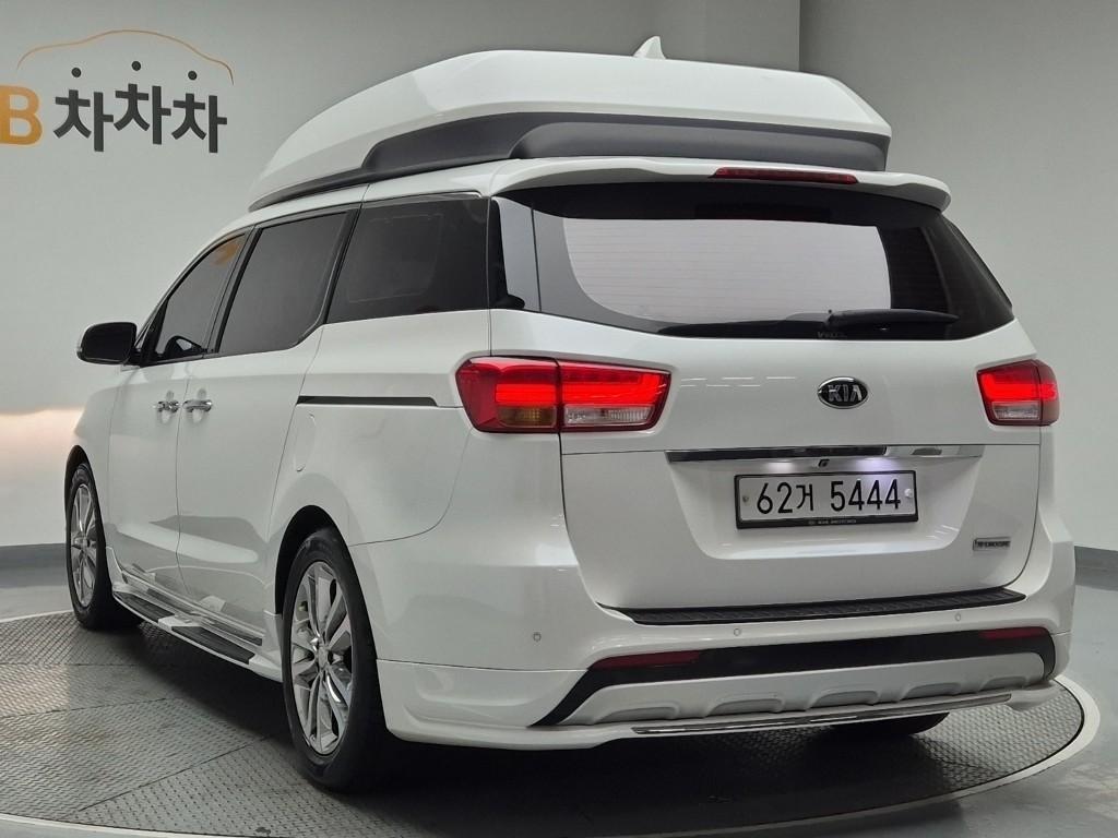 KIA Carnival - Vista 3
