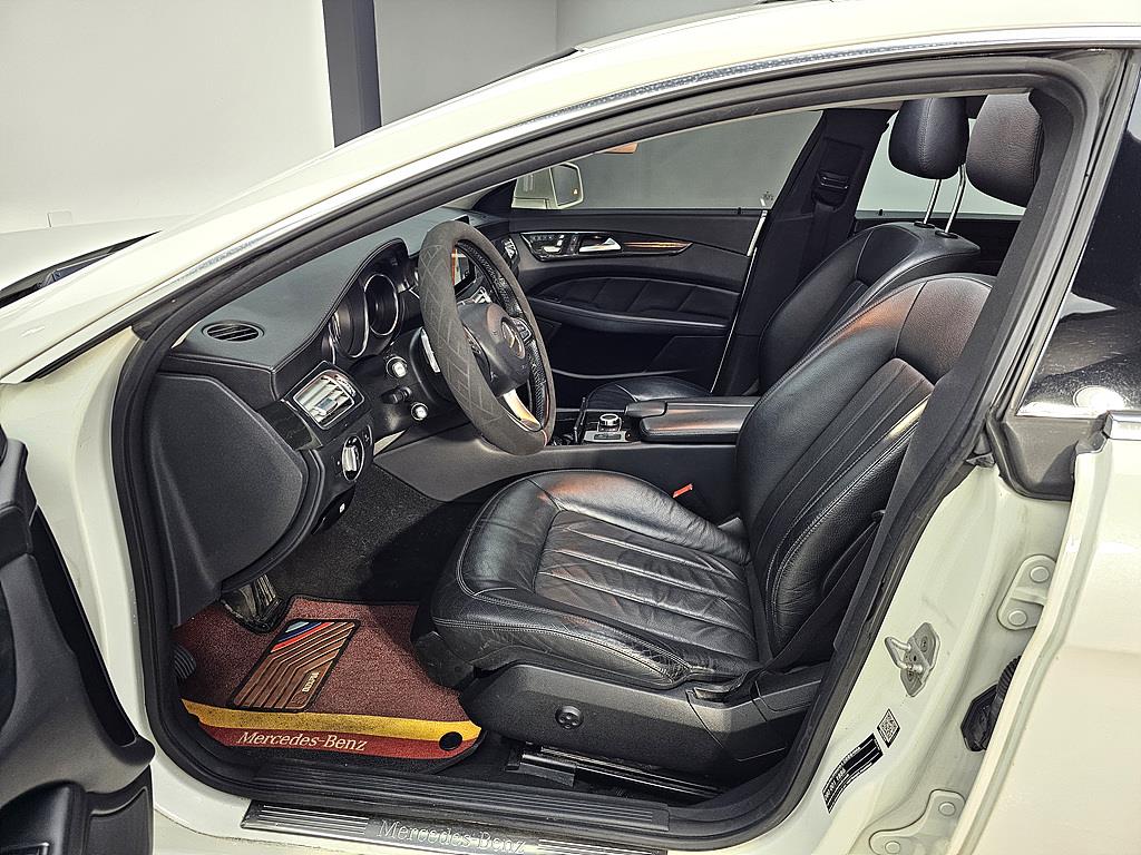 Mercedes Benz CLS Class - Vista 8