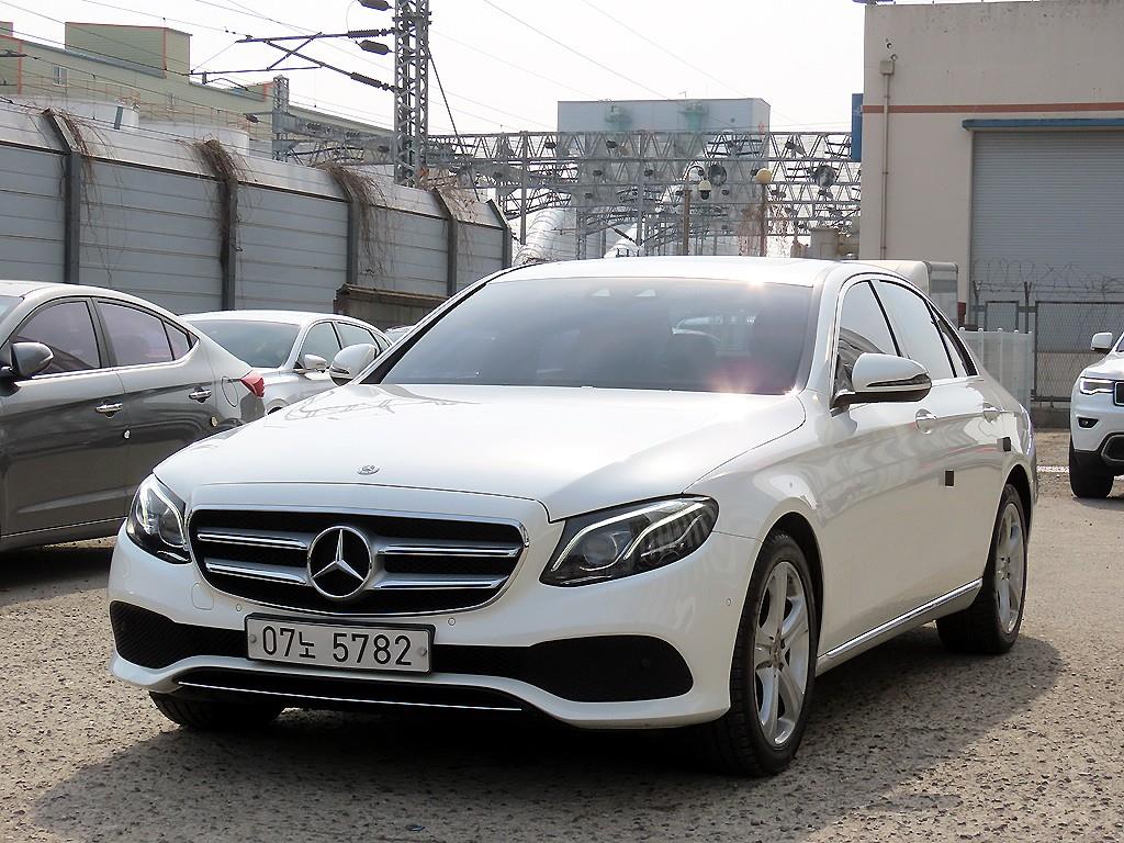 Mercedes Benz E class - Vista 2