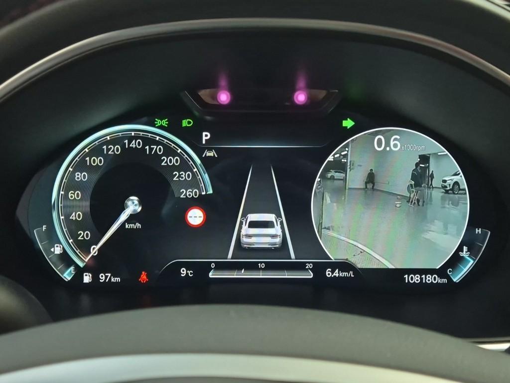 Genesis G80 - Vista 10