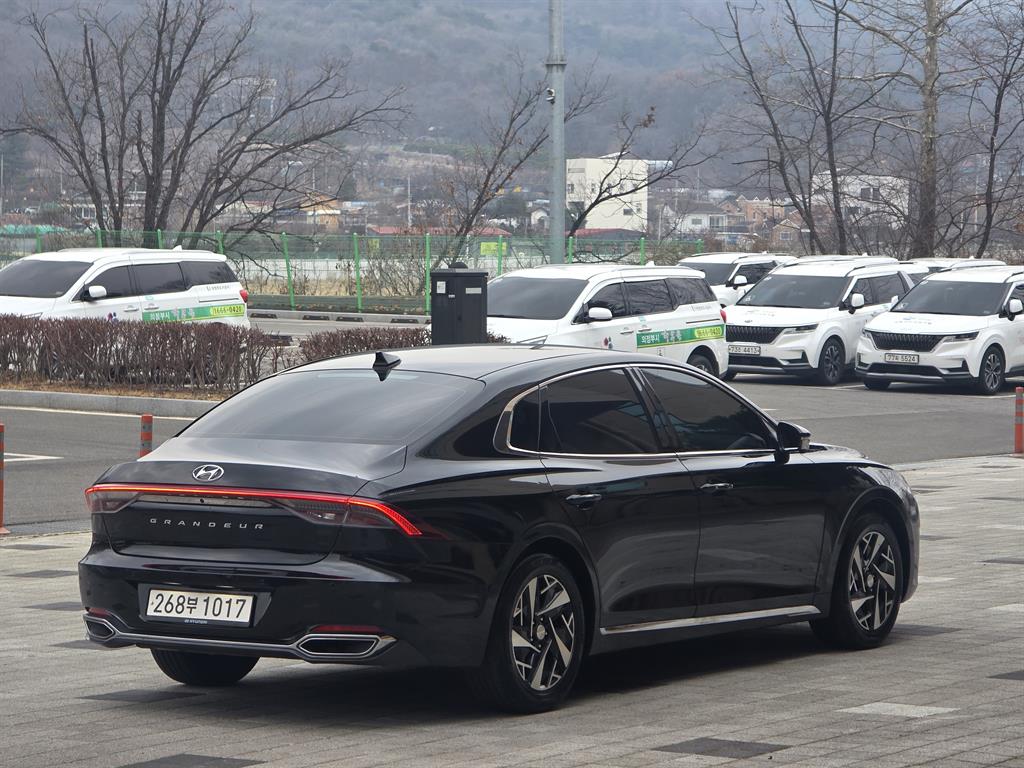 HYUNDAI Grandeur - Vista 7