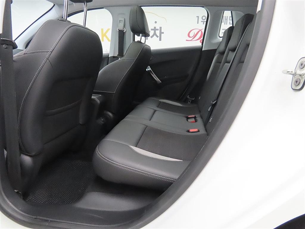 Peugeot 2008 - Vista 6