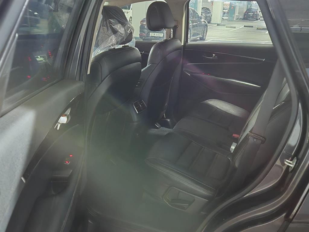 KIA Sorento - Vista 9