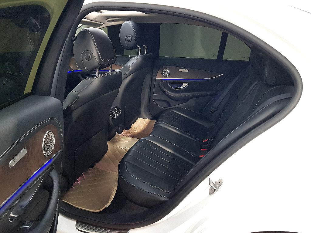 Mercedes Benz E class - Vista 9