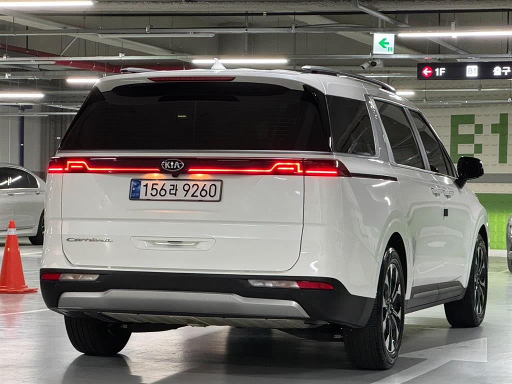 KIA Carnival - Vista 5