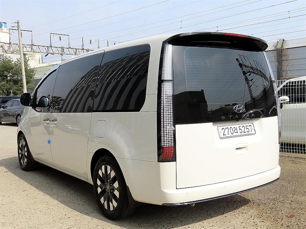 HYUNDAI Staria - Vista 3