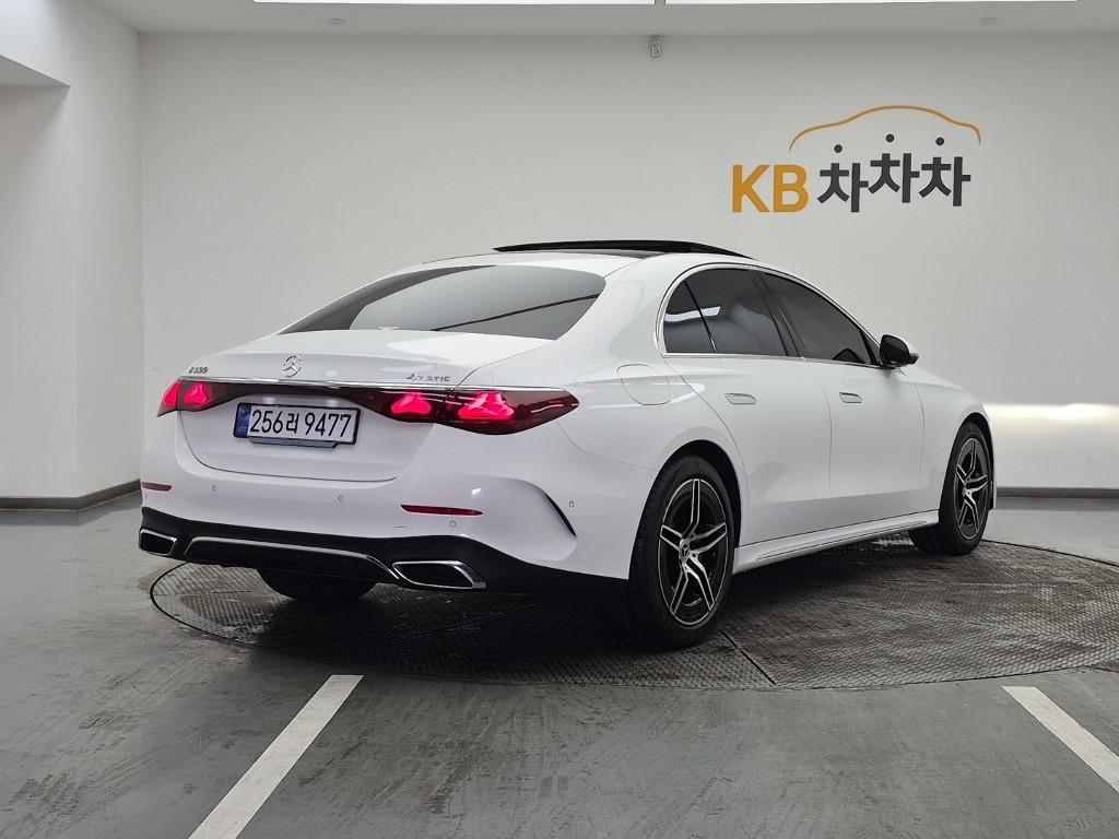 Mercedes Benz E class - Vista 4