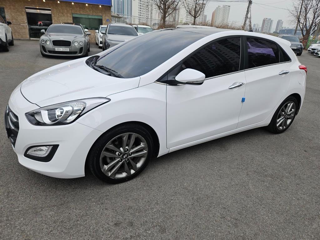 HYUNDAI i30 - Vista 3