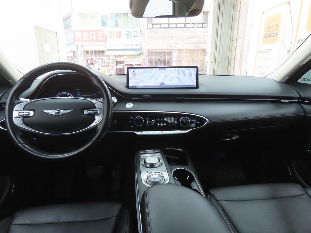 Genesis GV70 - Vista 7