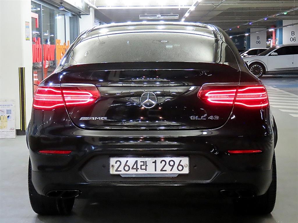 Mercedes Benz GLC Class - Vista 5