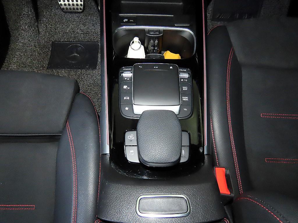 Mercedes Benz GLB Class - Vista 12