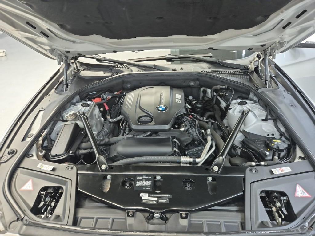 BMW 5 Series - Vista 5