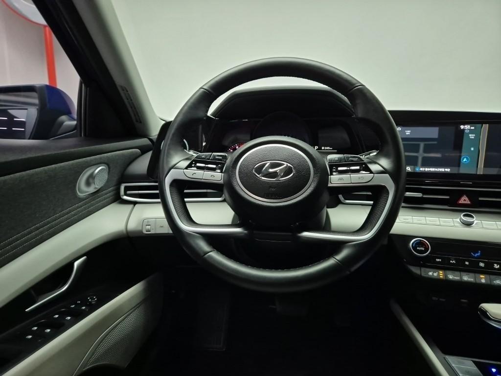 HYUNDAI Avante - Vista 9