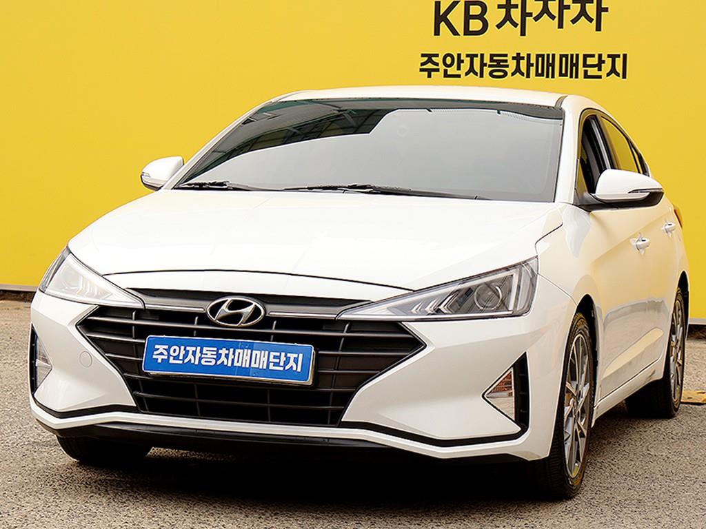 HYUNDAI Avante - Vista 3