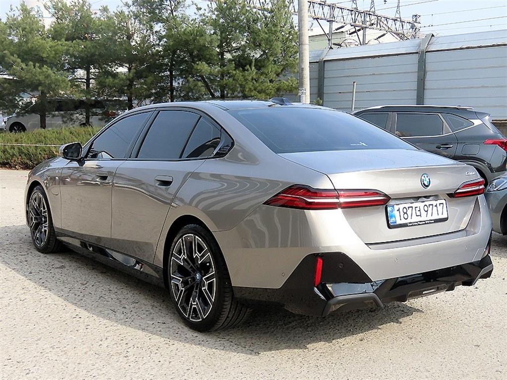 BMW 5 Series - Vista 3