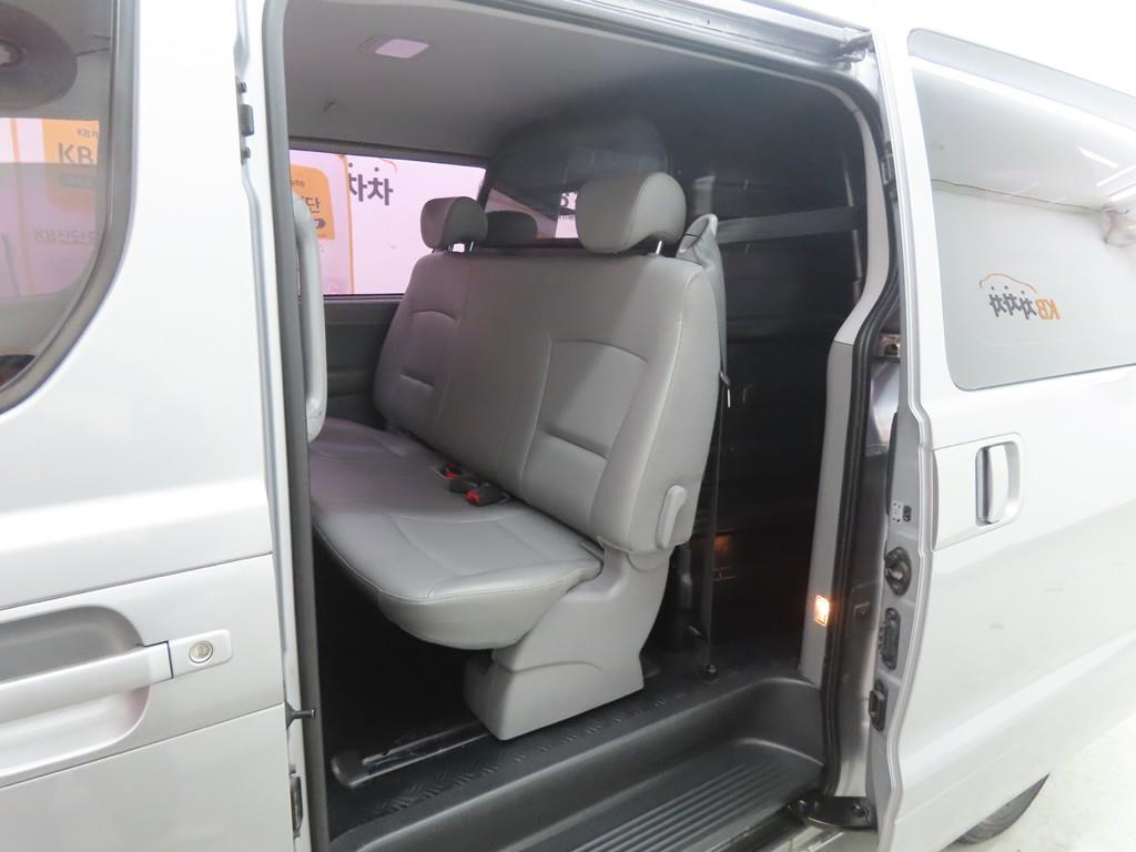 HYUNDAI Starex - Vista 6