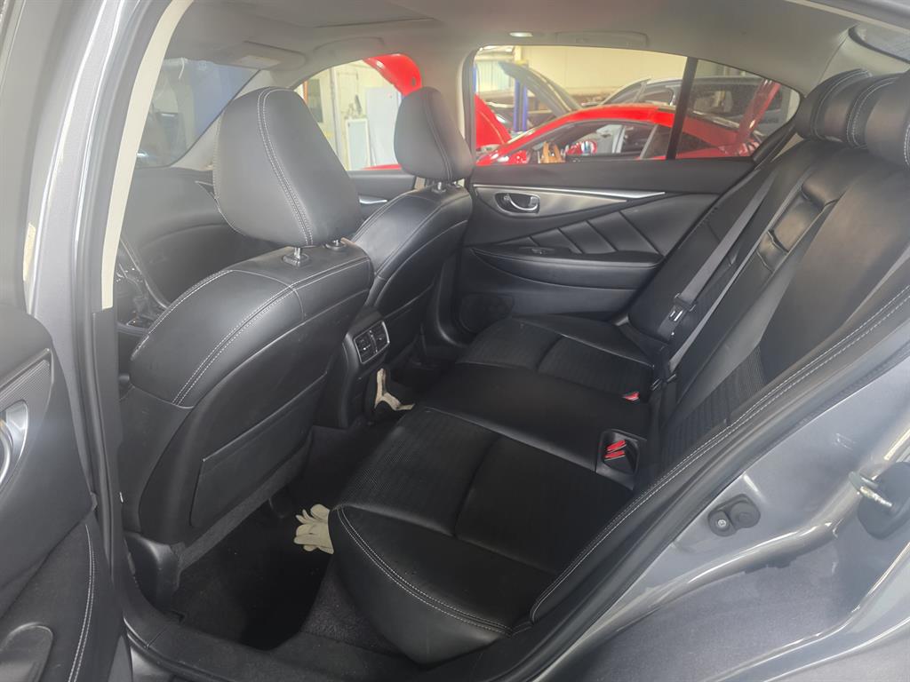 Infiniti Q - Vista 3