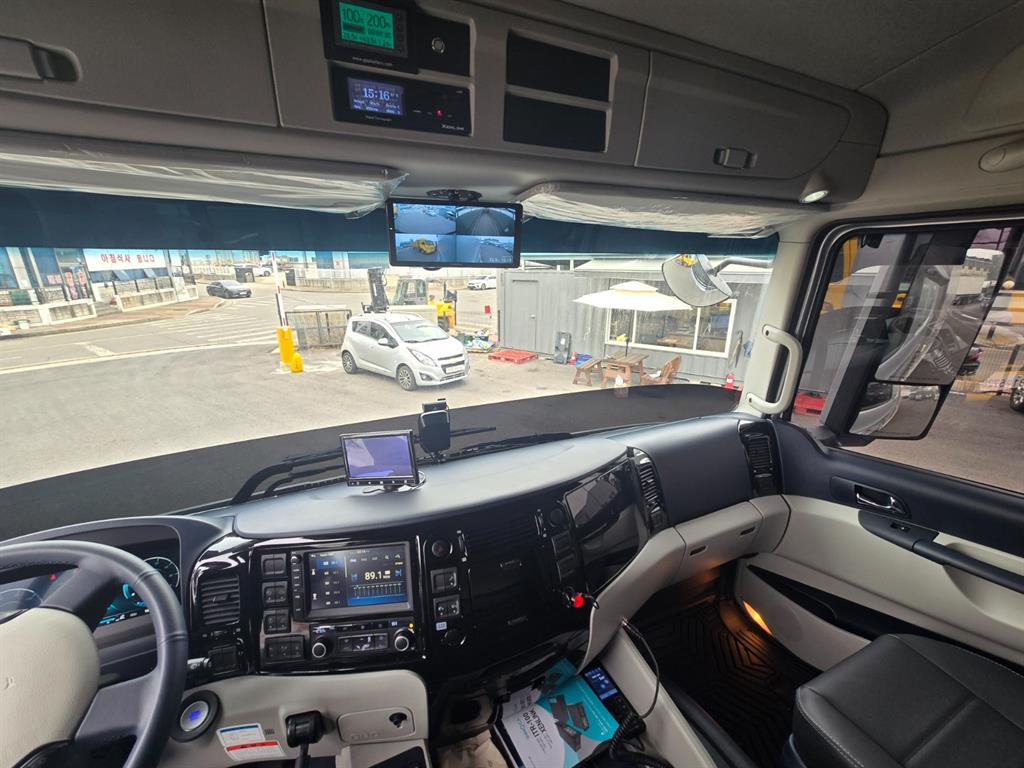 medium and large cargo truck - Vista 10