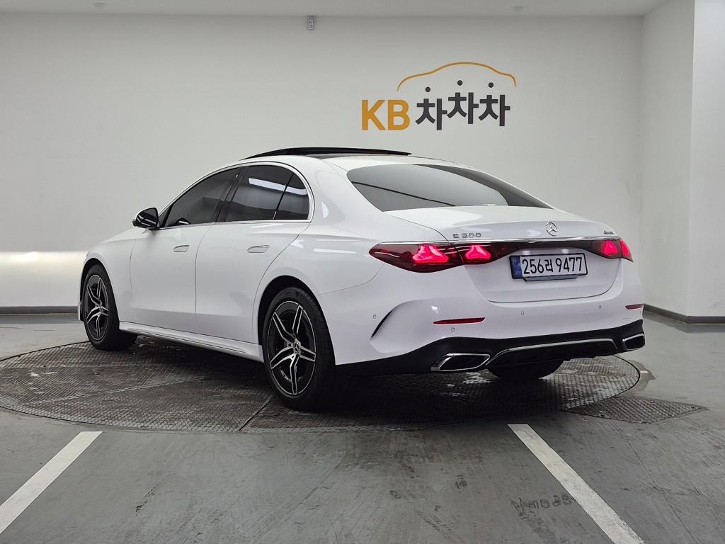 Mercedes Benz E class - Vista 3