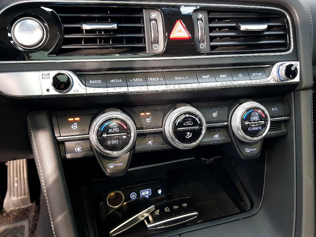 Genesis G70 - Vista 10