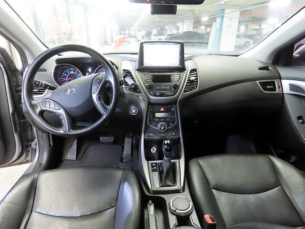 HYUNDAI Avante - Vista 10