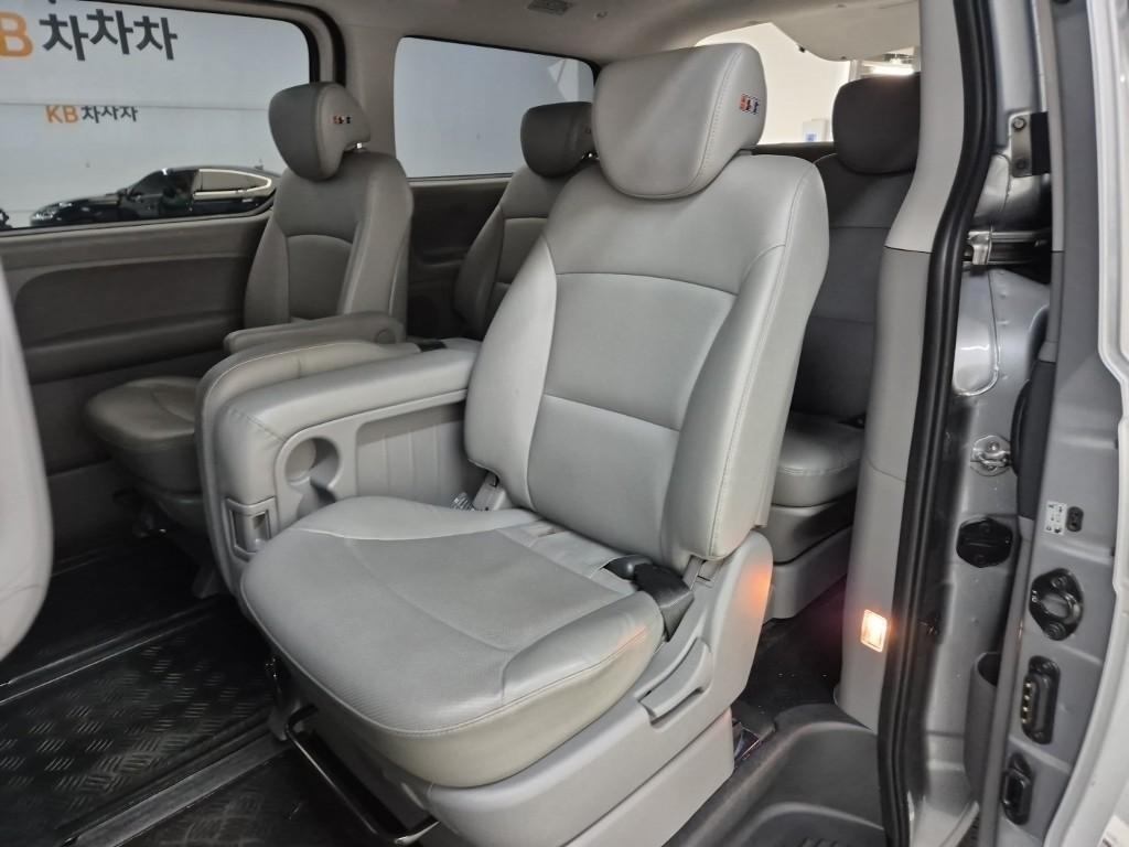 HYUNDAI Starex - Vista 12