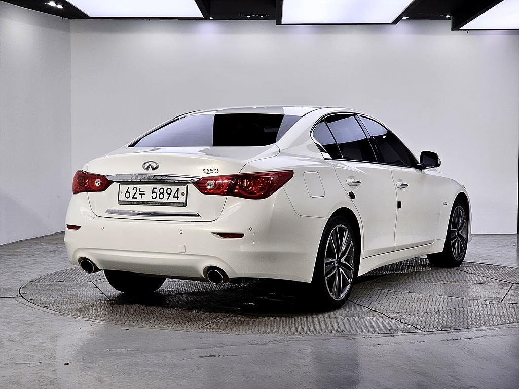 Infiniti Q - Vista 4