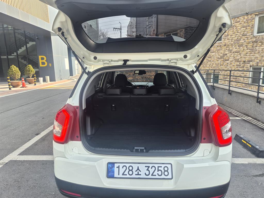 Ssangyong Tivoli - Vista 9