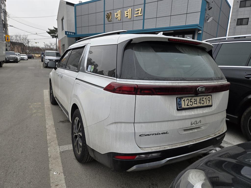 KIA Carnival - Vista 3