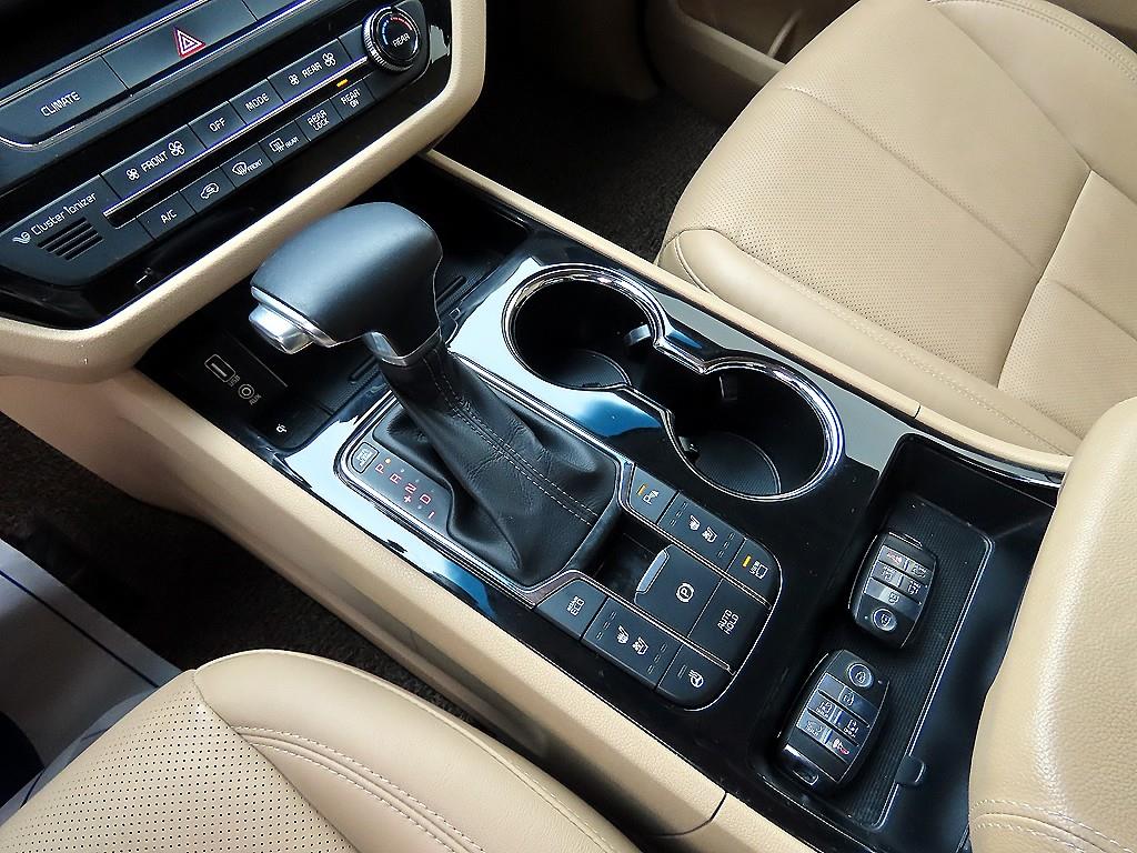 KIA Carnival - Vista 11