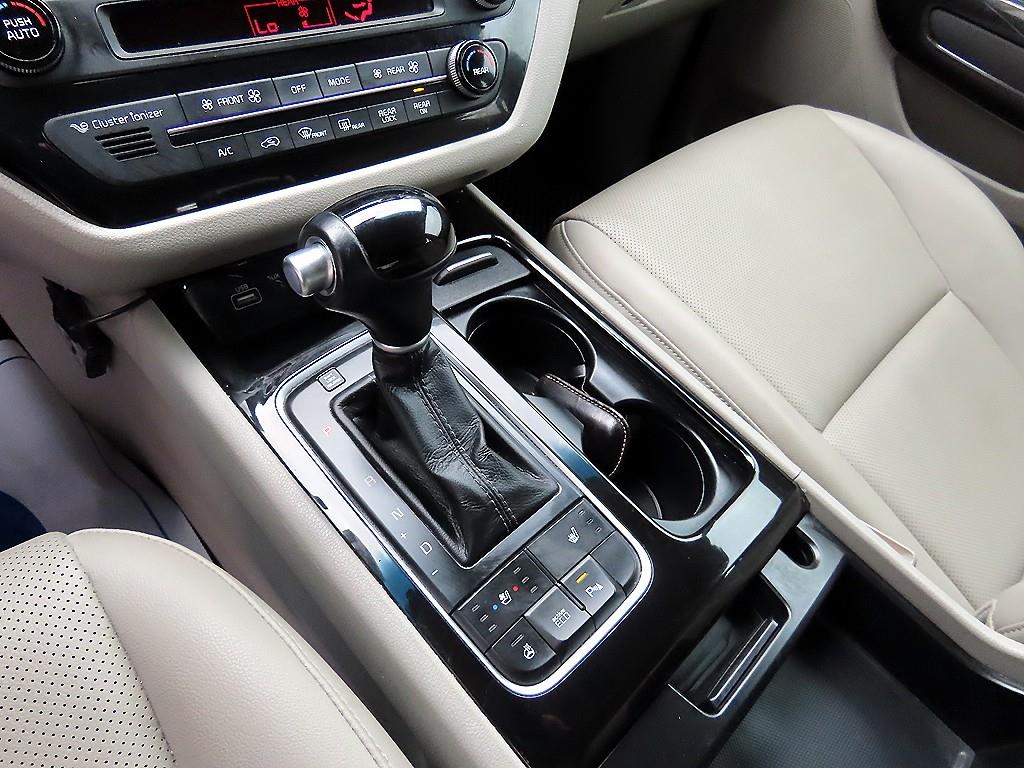 KIA Carnival - Vista 11