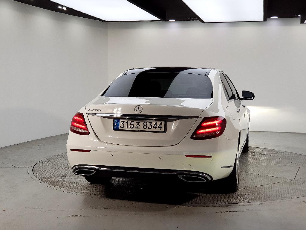 Mercedes Benz E class - Vista 3