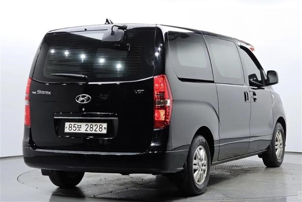 HYUNDAI Starex - Vista 3