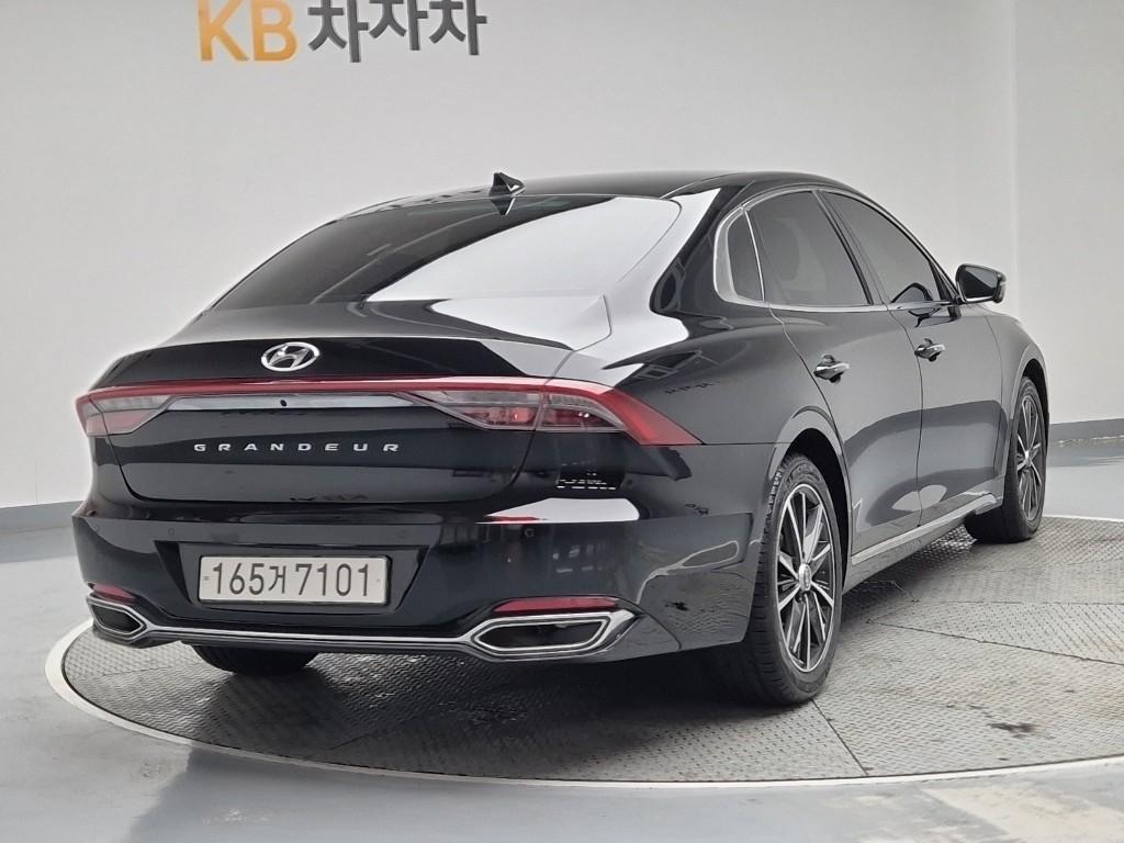 HYUNDAI Grandeur - Vista 3