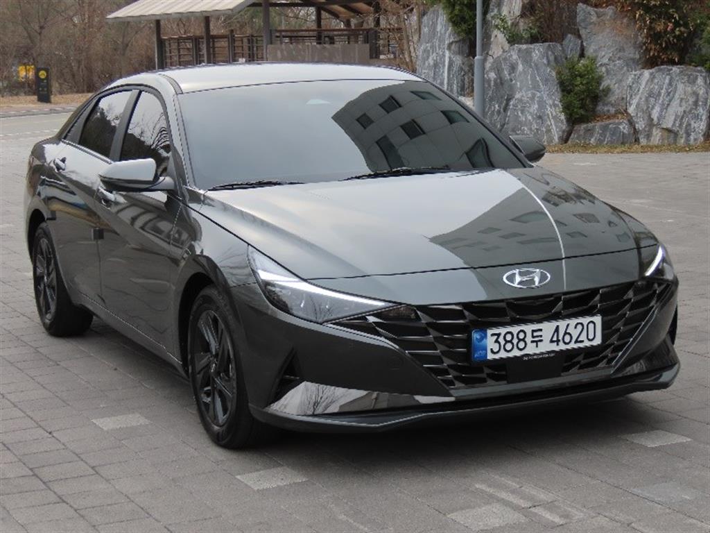 HYUNDAI Avante - Vista 3