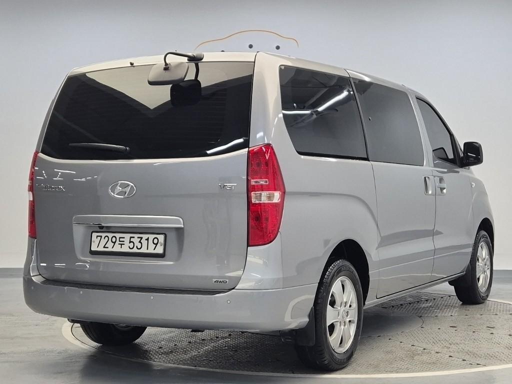 HYUNDAI Starex - Vista 3