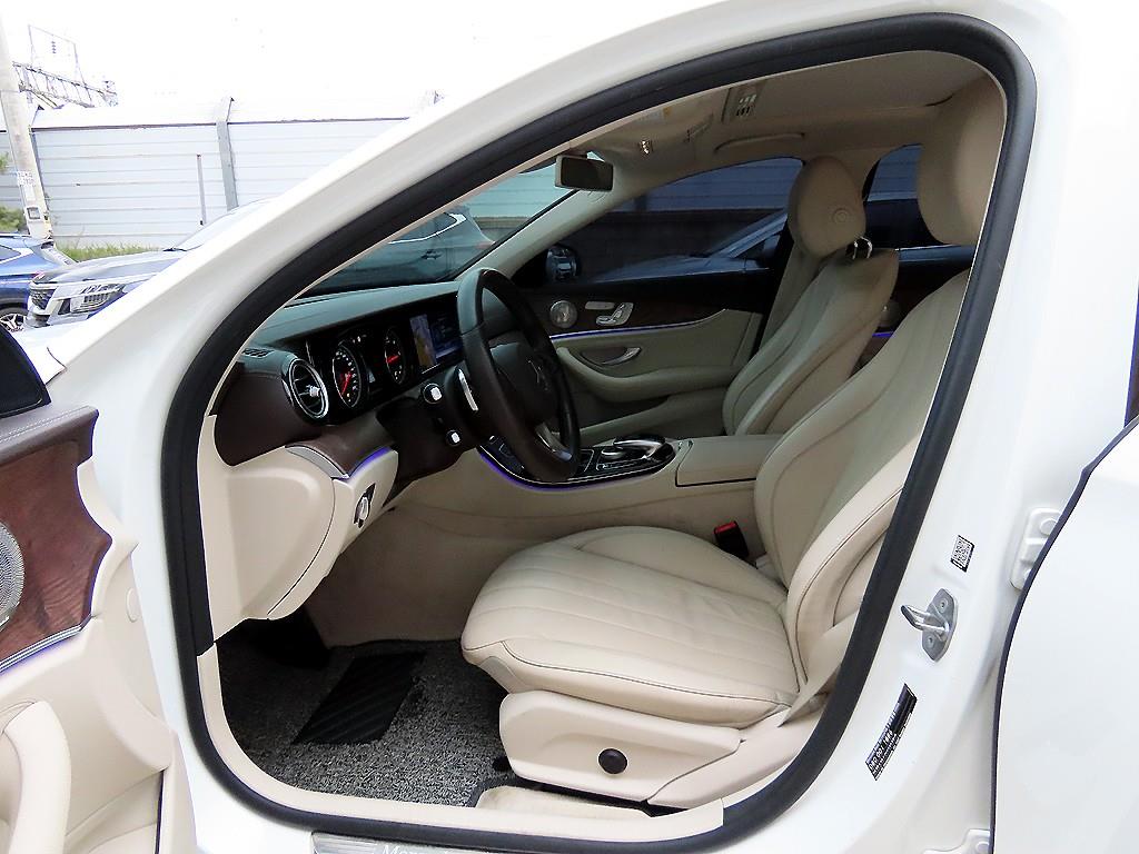 Mercedes Benz E class - Vista 5