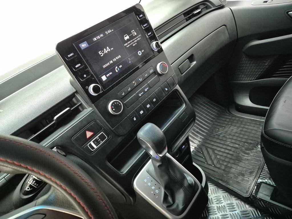 HYUNDAI Staria - Vista 9