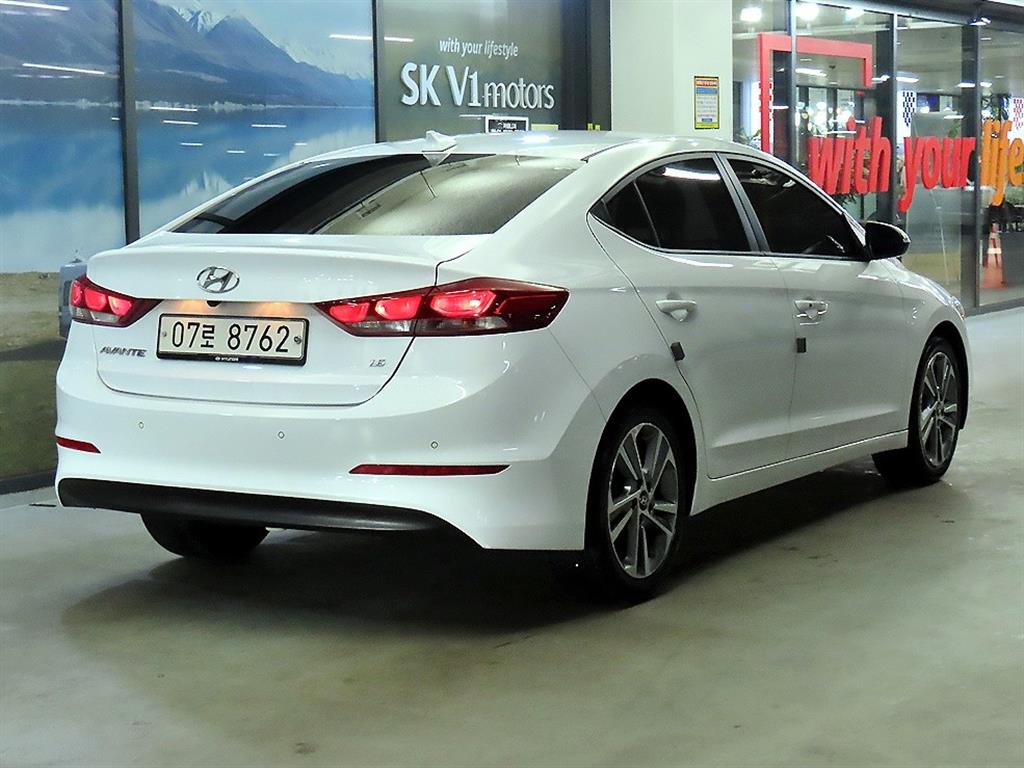 HYUNDAI Avante - Vista 4