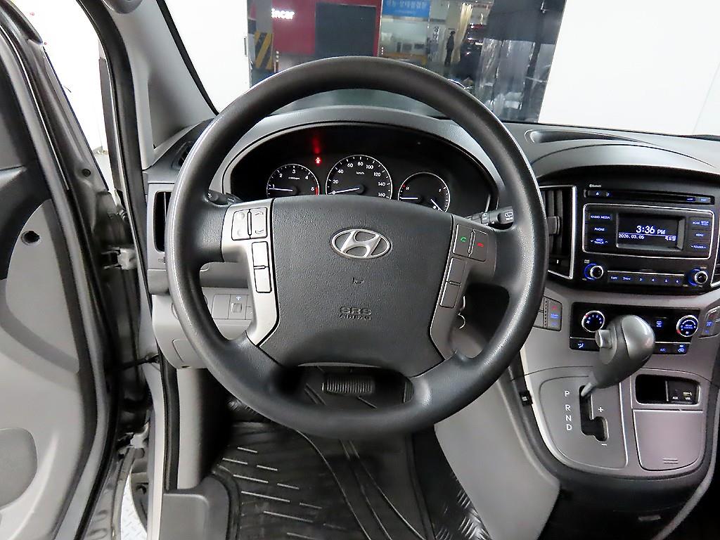 HYUNDAI Starex - Vista 9