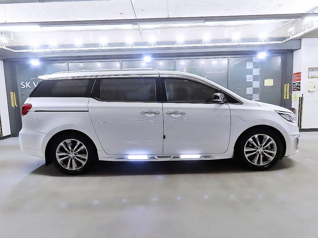 KIA Carnival - Vista 3