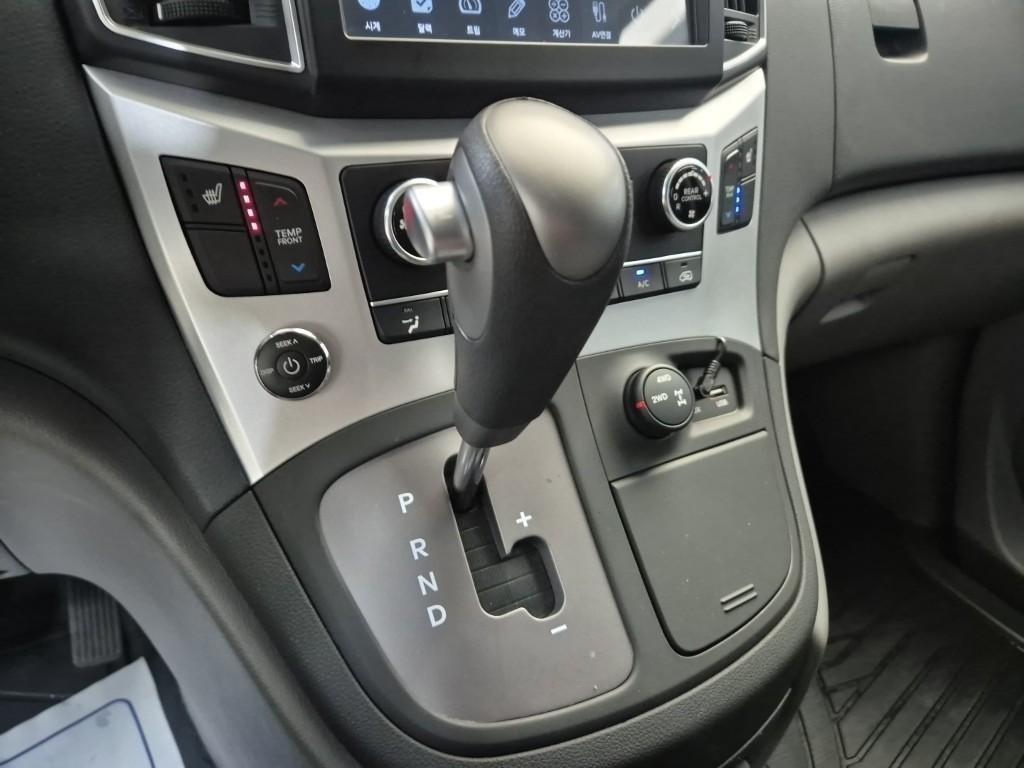 HYUNDAI Starex - Vista 8