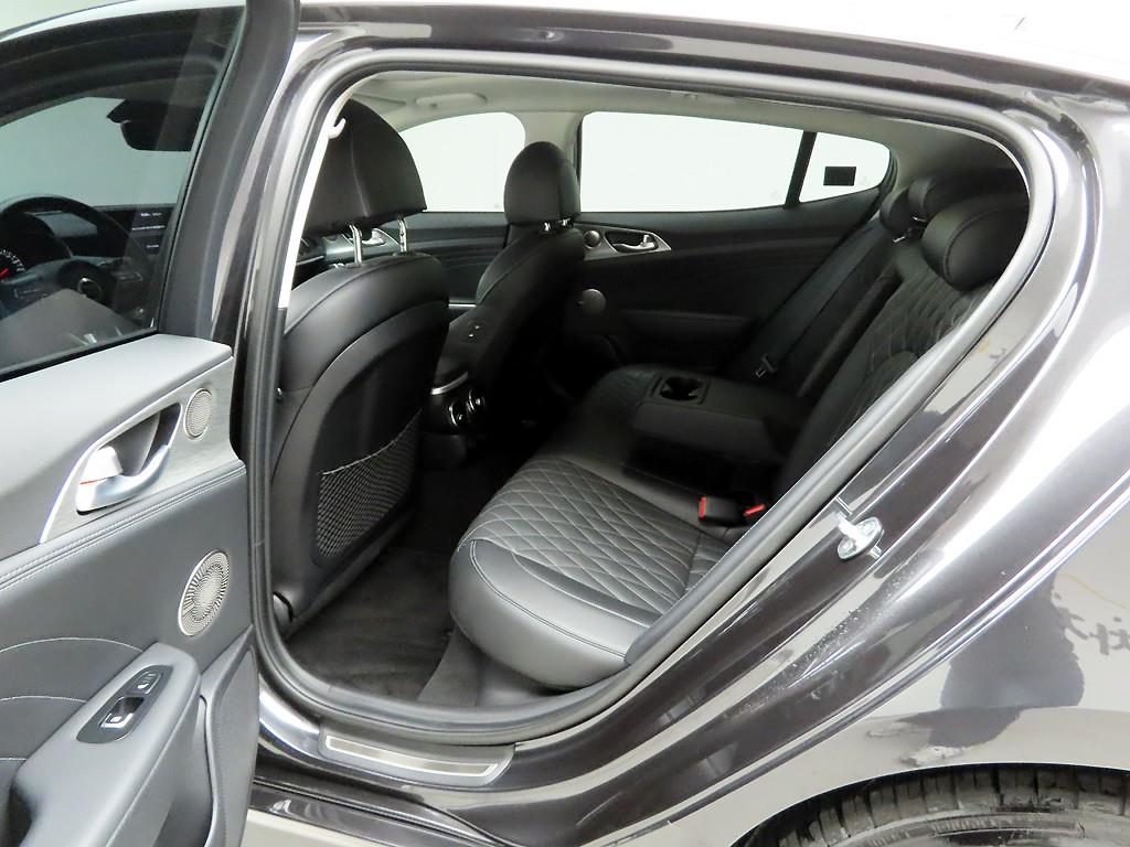 KIA Stinger - Vista 12