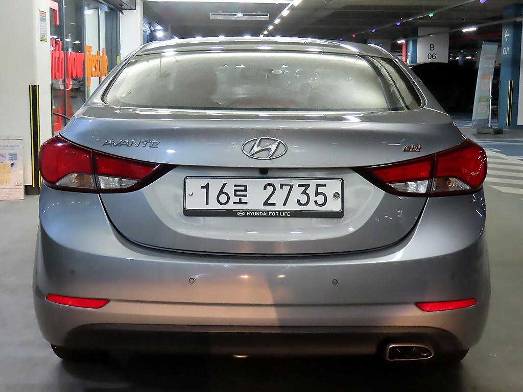 HYUNDAI Avante - Vista 5