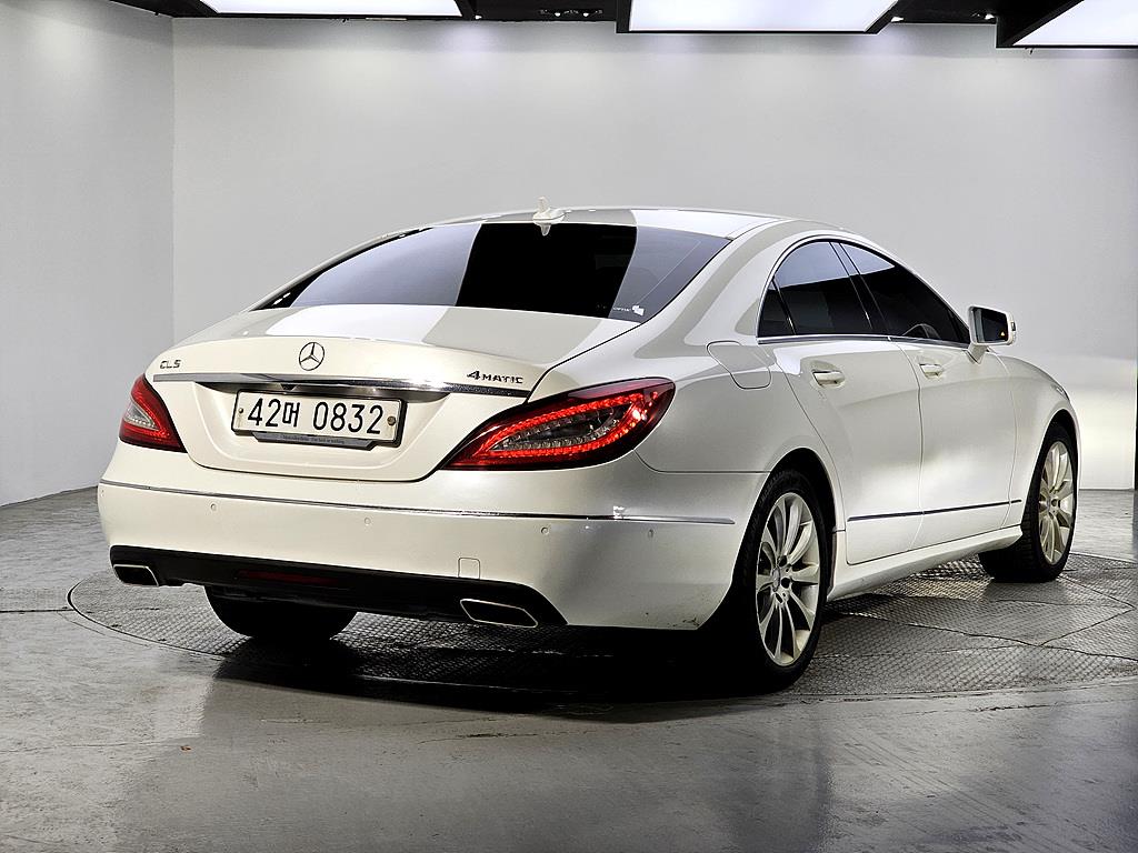 Mercedes Benz CLS Class - Vista 4