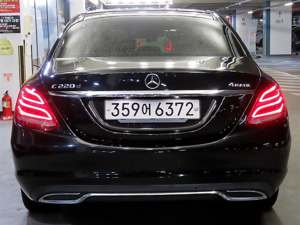 Mercedes Benz C Class - Vista 5