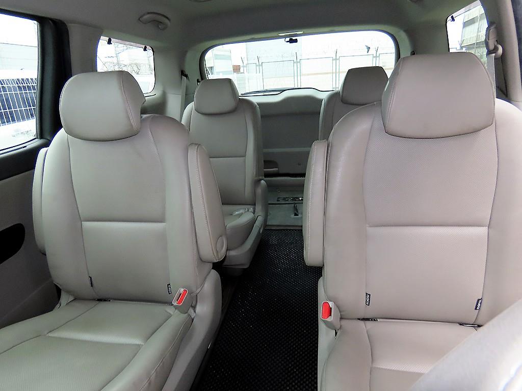 KIA Carnival - Vista 7