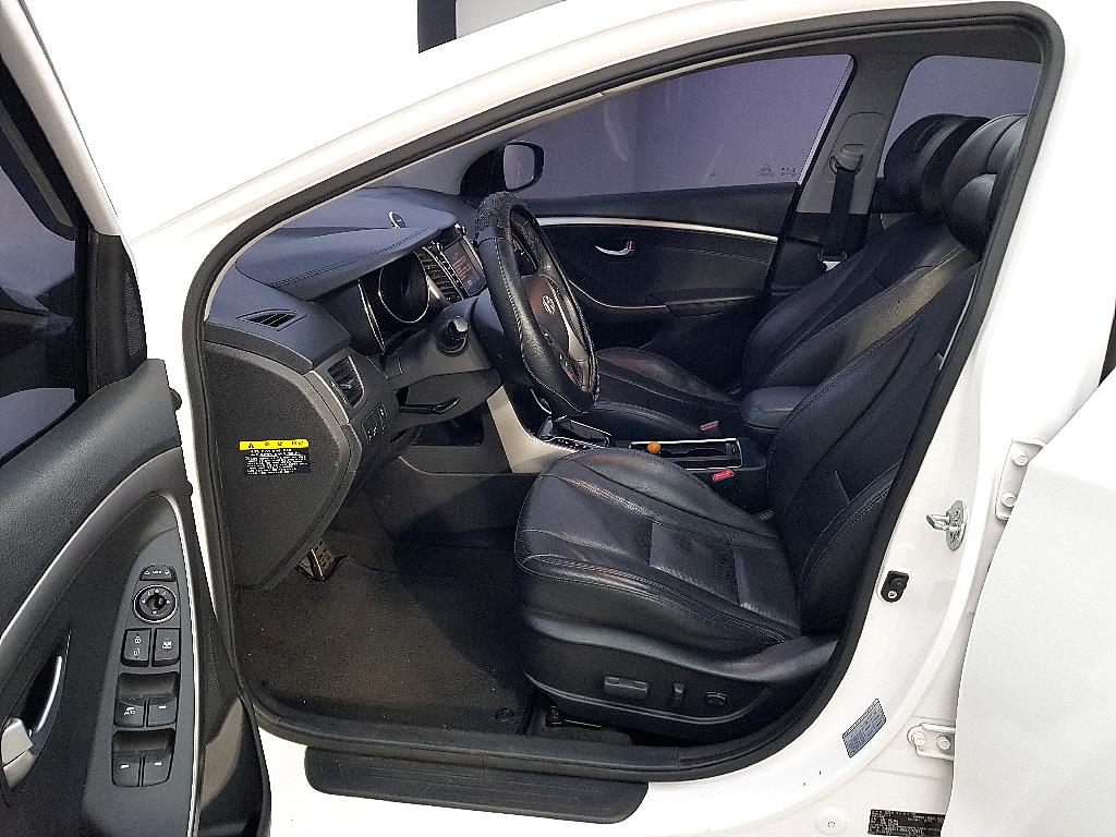 HYUNDAI i30 - Vista 8